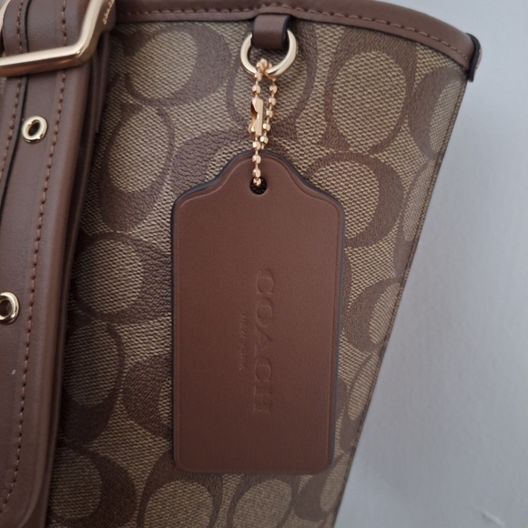 NWT Coach Ashton Signature Tote - Picture 4 of 7